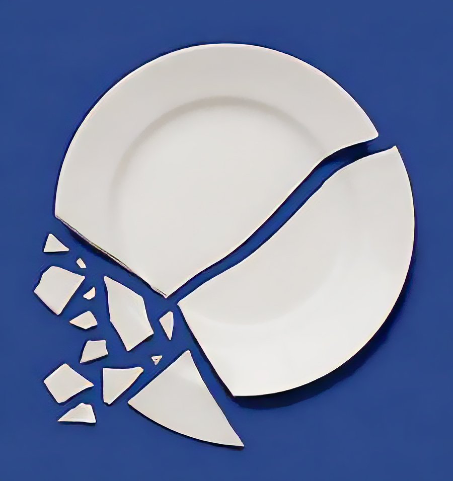 Piatto rotto su fondo blu, immagine del corso